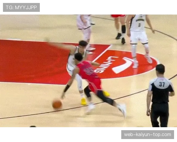 哈基姆挡拆制造错位拉开防守差距提升内线得分效率