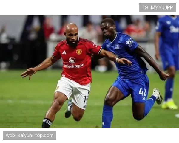 曼联防守体系漏洞频出，对球队赛季稳定性造成影响