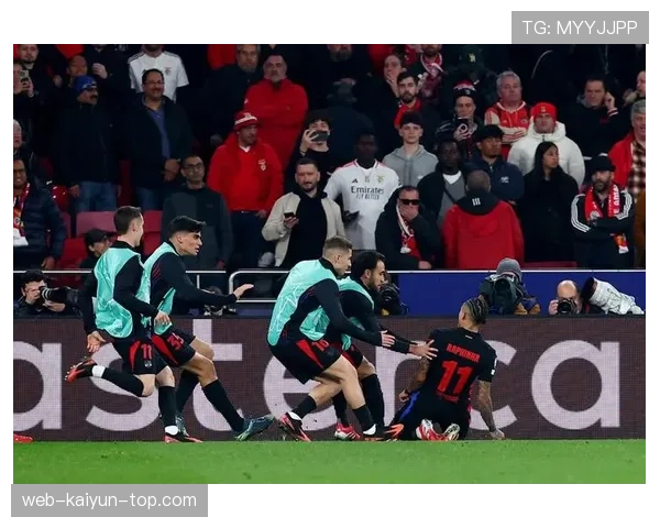 直接红牌：严重犯规、暴力行为与阻挡必进球的判罚标准