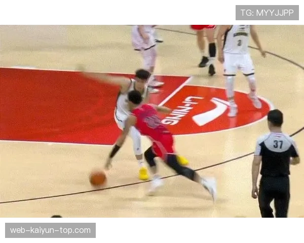 迪瓦茨内线传球和挡拆制造错位显著提升球队进攻效率